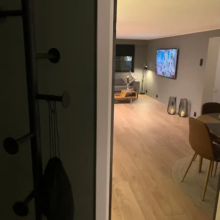 Apartman High-End Apartment With Aurora & Midnight Sun Views, Close To Snow Dome, Ski Slopes Store & Bus Stop, Free Parking *
