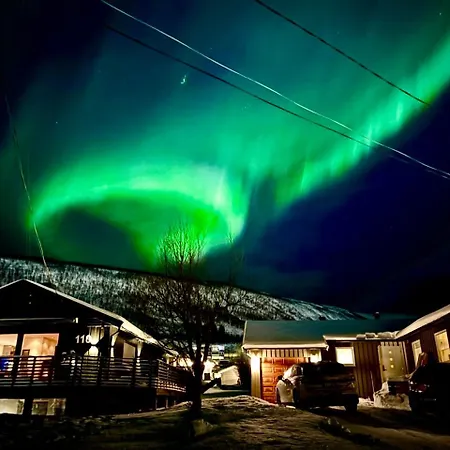 Modern With Aurora & Midnight Sun Views, Close To Snow Dome, Slopes Store & Bus Stop, Free Parking *