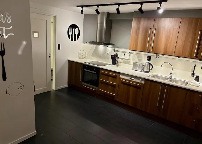 Modern With Aurora & Midnight Sun Views, Close To Snow Dome, Slopes Store & Bus Stop, Free Parking Tromsø