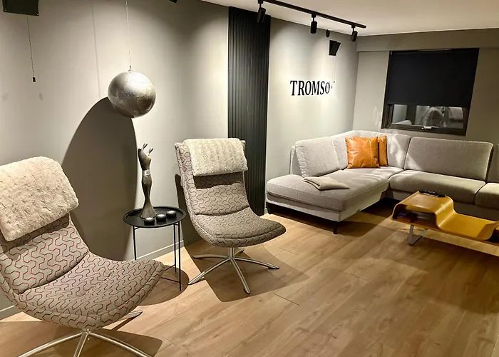 Modern With Aurora & Midnight Sun Views, Close To Snow Dome, Slopes Store & Bus Stop, Free Parking *