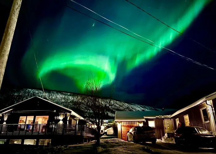 Modern With Aurora & Midnight Sun Views, Close To Snow Dome, Slopes Store & Bus Stop, Free Parking *