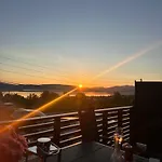 Modern With Aurora & Midnight Sun Views, Close To Snow Dome, Slopes Store & Bus Stop, Free Parking Tromsø