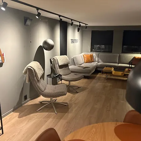 Modern With Aurora & Midnight Sun Views, Close To Snow Dome, Slopes Store & Bus Stop, Free Parking アパート *