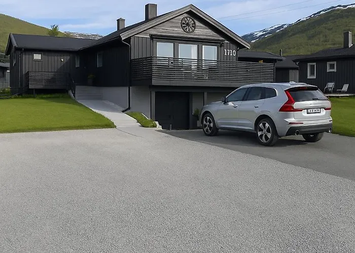 Modern With Aurora & Midnight Sun Views, Close To Snow Dome, Slopes Store & Bus Stop, Free Parking Daire *